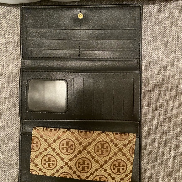 Tory Burch Beige and Tan Logo Continental Wallet - Picture 5 of 7
